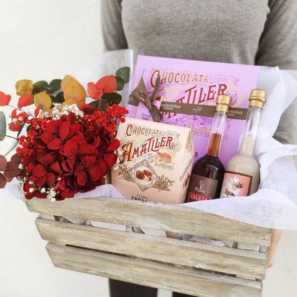 caja sorpresa con flores y bombones
